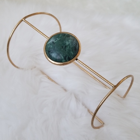 PRICE IS FIRM Gold toned Cuff Bracelet - Picture 3 of 4